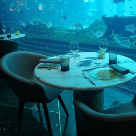 別墅大型魚缸設(shè)計(jì)與定制 定做 酒店水族箱 工程亞克力魚缸