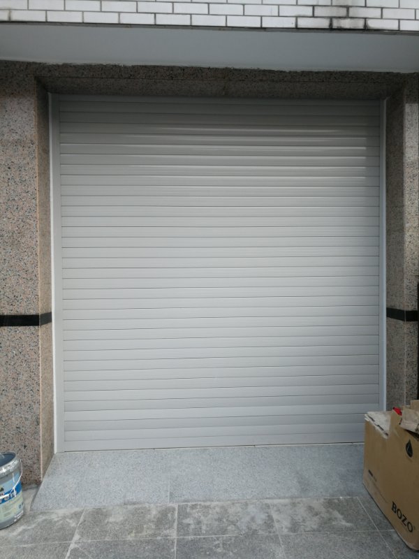 77歐式車庫(kù)門