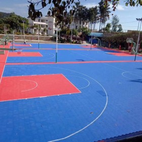 懸浮式塑膠運動地板 勝飛康體懸浮式拼接地板 供應(yīng)各類懸浮式拼裝運動地板 懸浮地板地面