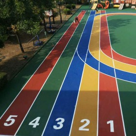 幼兒園塑膠跑道廠家 勝飛康體幼兒園塑膠跑道 專業(yè)學校塑膠跑道施工 無毒無味環(huán)保