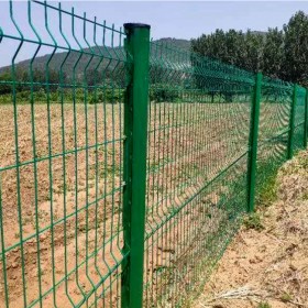 四川直銷云貴川桃型柱護欄網(wǎng)防盜網(wǎng)廠區(qū)院墻防護隔離柵加粗養(yǎng)殖防護網(wǎng) 戶外圍欄高速公路護欄網(wǎng)河岸防護欄桿隔離網(wǎng)1.8米高3米長