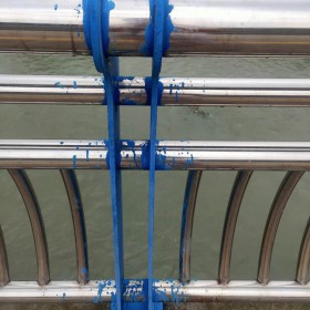 世旺實體橋梁河道護欄防撞護欄復(fù)合管燈光鑄鐵河道繩索可定制