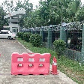 刀片刺繩圍欄成都廠家直銷小區(qū)防盜刺鐵絲網(wǎng)刺釘防爬網(wǎng)防盜刺