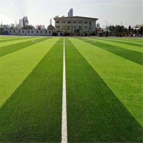 綿陽人造草坪 學(xué)校操場仿真草皮施工  仿真人工假草皮圍擋戶外婚禮草坪