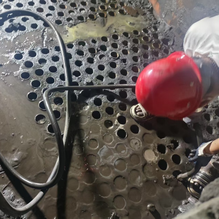 市政管道疏通 專業(yè)團(tuán)隊(duì)承接管道疏通工程 快速疏通 高壓清洗管道 24小時(shí)電話