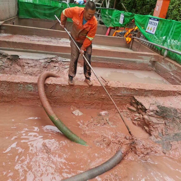 市政淤泥處理 隨叫隨到 快速響應(yīng) 專業(yè)市政淤泥處理 河道淤泥處理