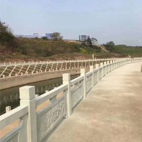 達(dá)州漢白玉青石欄桿廠家制定  興成石材 河道石欄板廠家制定