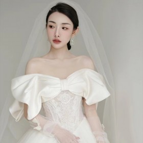 試穿婚紗體驗館 婚紗自拍體驗館 學(xué)生試婚紗拍照