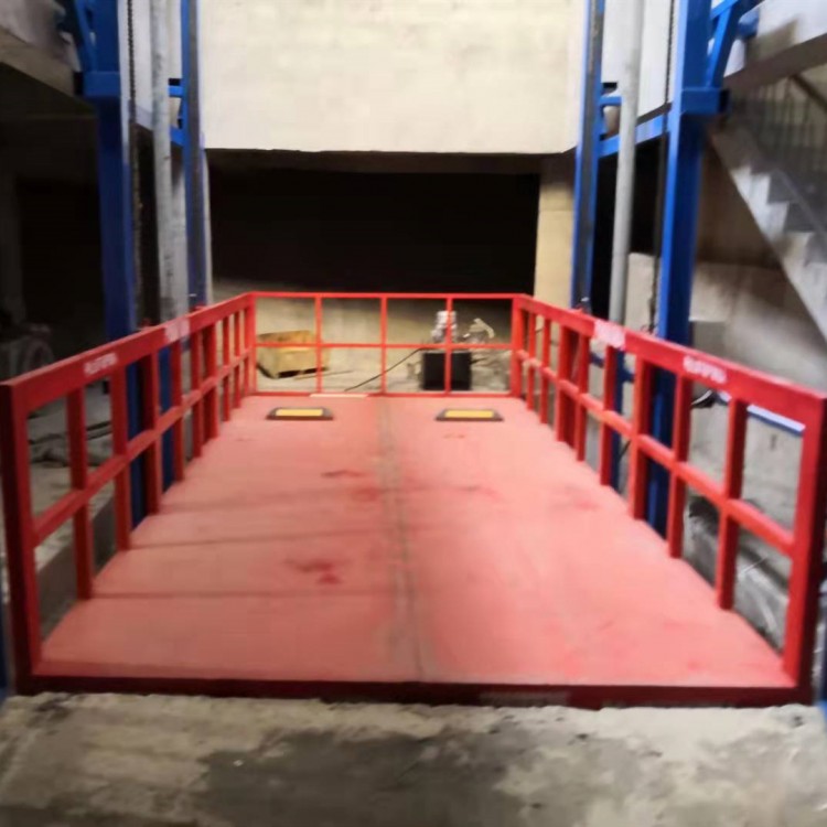 廠房導軌式汽車升降機 鏈條式液壓升降臺 設計合理運行平穩(wěn)