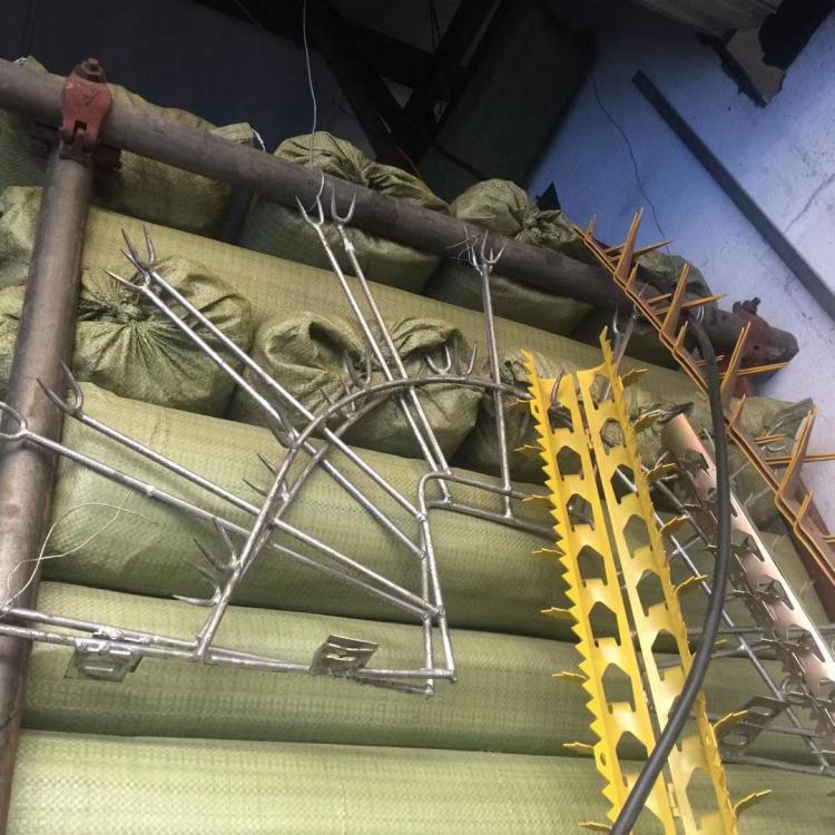 玉恒源廠價直供小區(qū)單位學(xué)校燃?xì)馀潘艿婪辣I傘防盜刺防爬刺