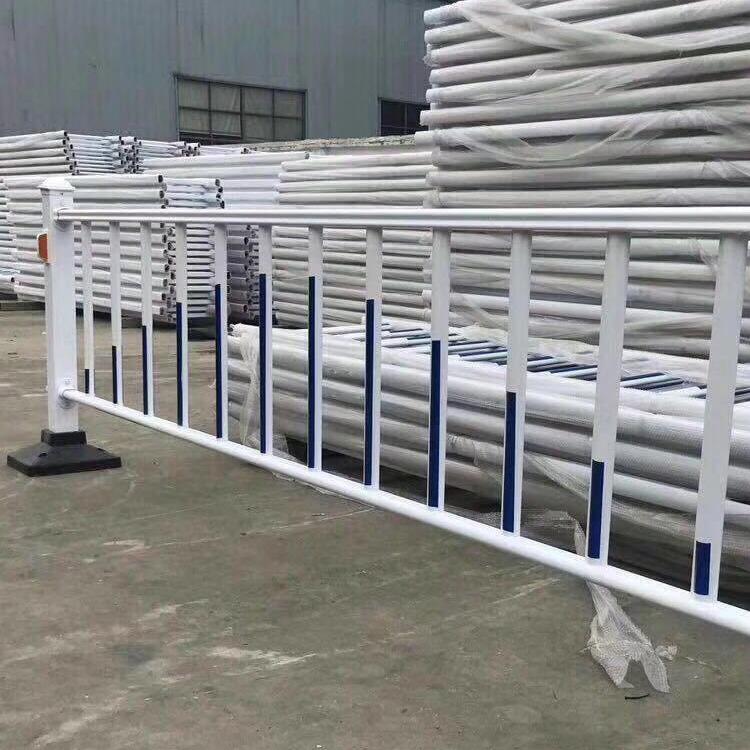 廠價(jià)供應(yīng)市政隔離欄 道路圍欄網(wǎng) 機(jī)非車道隔離欄護(hù)欄網(wǎng)1