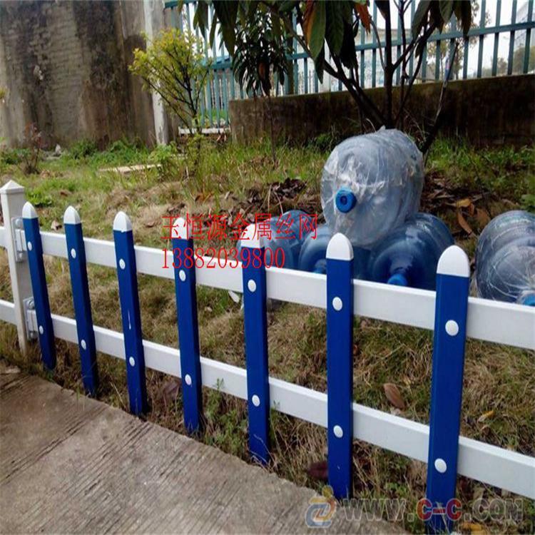 廠價(jià)直供成都草坪圍欄網(wǎng)防護(hù)網(wǎng)小區(qū)園藝隔離網(wǎng)綠化裝飾隔離網(wǎng)