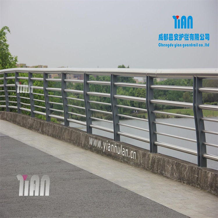 橋梁護欄 防撞欄桿生產(chǎn)定制 河道防護欄