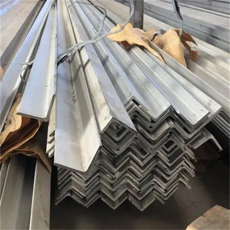 Q345B角鋼廠家現(xiàn)貨批發(fā) Q355C等邊角鐵 彎曲性好 交貨及時(shí)