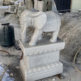 供應(yīng)漢白玉石象雕塑 適用于廣場門口 樣式豐富 可定制