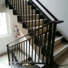 鋅鋼別墅樓梯扶手 小區(qū)樓道欄桿階梯防護欄 堅固耐用 美觀大方