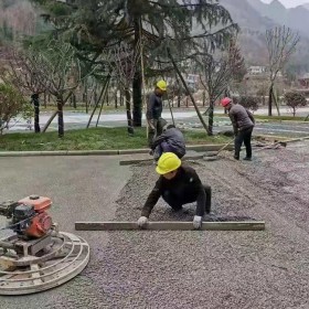 四川省瀘州市彩色透水混凝土 透水地坪粘接料廠家 透水砼顏色料 透水地坪粘接膠 透水地坪報(bào)價(jià) 批發(fā)價(jià)格 0元輔導(dǎo)