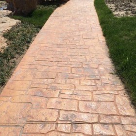 綿陽市彩色壓花地平 壓印混凝土廠家 彩色壓模路面 壓花地坪價(jià)格廠家 彩色壓?；炷翉S家 免費(fèi)輔導(dǎo)