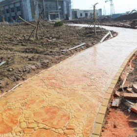 重慶涪陵區(qū)壓花地坪  水泥壓膜地坪 壓?；炷恋孛?水泥壓花材料 彩色壓花地坪材料廠家  藝術(shù)壓花地坪施工單價(jià)壓花地坪材料 廠家批發(fā)壓花材料免費(fèi)送貨到工地