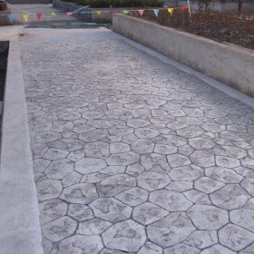 普洱市區(qū)壓花地坪   彩色壓紋地坪 彩色壓模地面 水泥壓印地坪材料  壓花地坪材料廠家  藝術(shù)壓花地坪強化劑   廠家免費指導(dǎo)施工