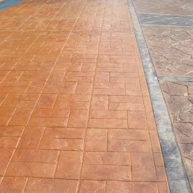 雅安市 彩色壓紋地坪 壓花地坪材料廠家 藝術(shù)壓花地坪強化劑 廠家免費指導(dǎo)施工