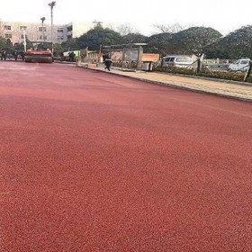 臨滄市 生態(tài)透水水泥混凝土 c30彩色透水混凝土 操場彩色混凝土 廠家面費(fèi)指導(dǎo)