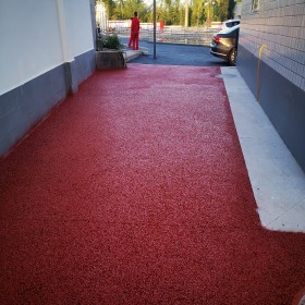 庫爾勒市 透水生態(tài)路面 彩色操場透水混凝土 透水砼材料 品牌廠家